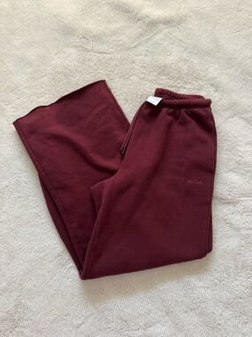 Aritzia flutter sweatpants sumac burgundy